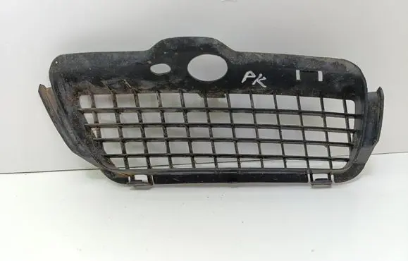 Volkswagen Golf III Front bumper lower grill 1H6853665