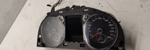 Volkswagen PASSAT B6 Speedometer (instrument cluster) 3aa920870D