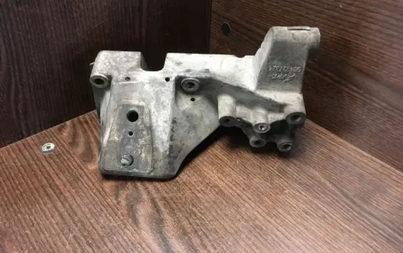 Iveco Daily 5th gen Engine mount bracket 504327324