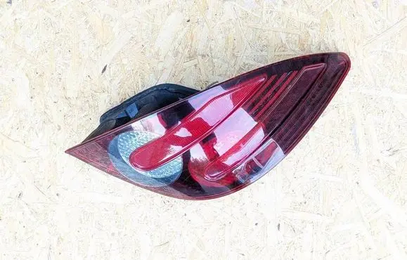 Mercedes-Benz R W251 Rear/tail lights A2518200364
