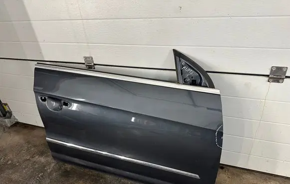 Volkswagen PASSAT CC Front door