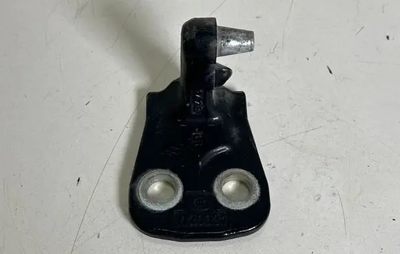 Land Rover Discovery 4 - LR4 Rear door lower hinge 1120031
