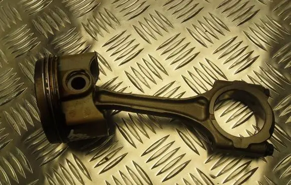 Toyota Auris 150 Piston with connecting rod 12M BV464
