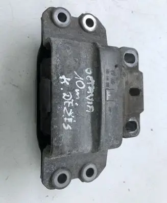 Skoda Octavia Mk2 (1Z) Engine mount bracket 1K0199555