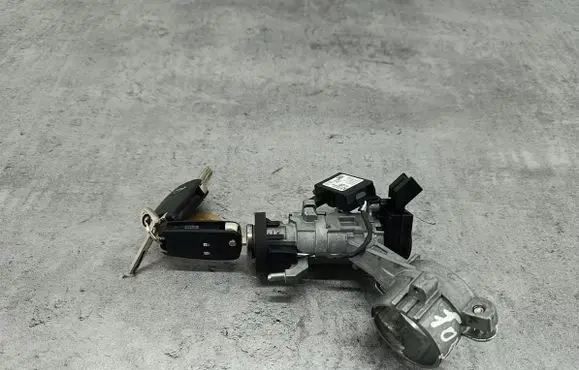 Opel Insignia A Ignition lock 13243373