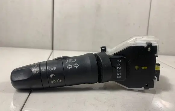 Nissan X-Trail T31 Indicator stalk 7421SD