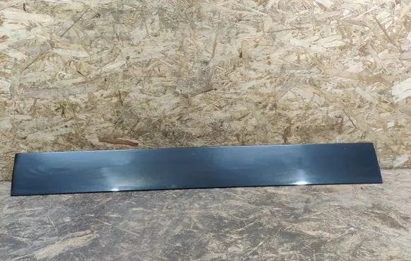 Cadillac SRX Front door trim (molding) 25771651