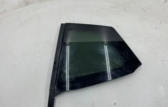 BMW X2 F39 Rear side window E000001