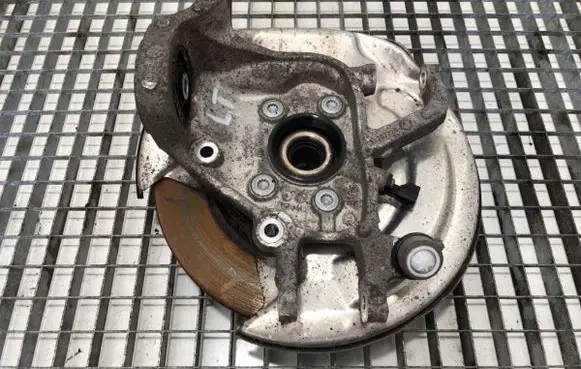 Front wheel hub spindle knuckle
