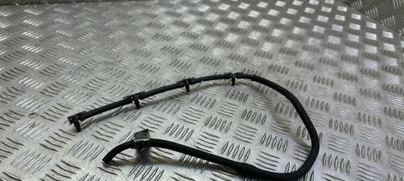 Toyota Avensis T270 Fuel return line/hose 858345801