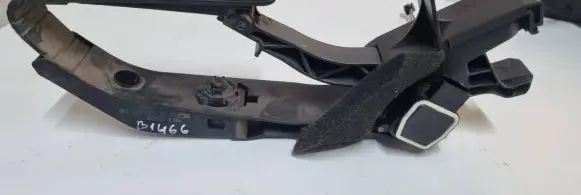 Mercedes-Benz E W211 Accelerator throttle pedal A2113000404
