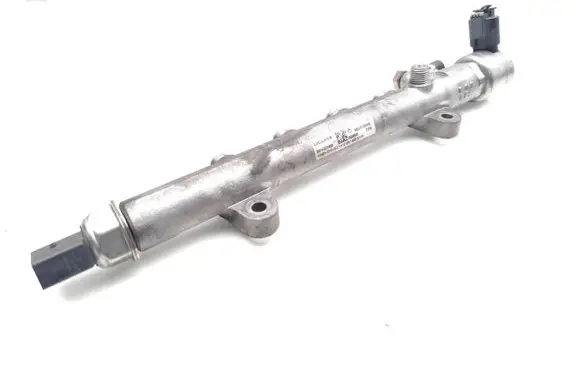 Mercedes-Benz E W212 Fuel main line pipe A6510700495 R9144Z240A