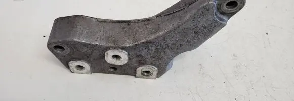 Volkswagen PASSAT B6 Engine mounting bracket 1K0199117