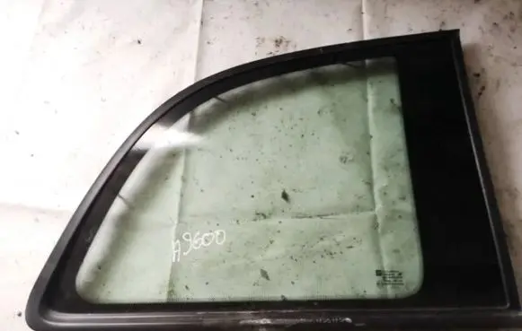 Opel Zafira A Rear side window as2