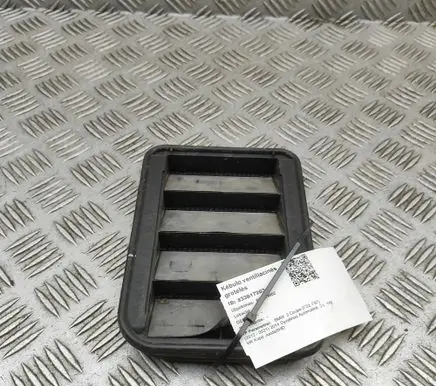 BMW 2 F22 F23 Quarter panel pressure vent 9201647