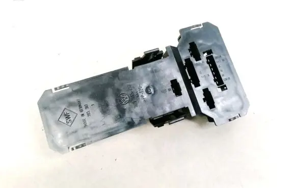 Volkswagen PASSAT B5 Tail light bulb cover holder 3B9945257