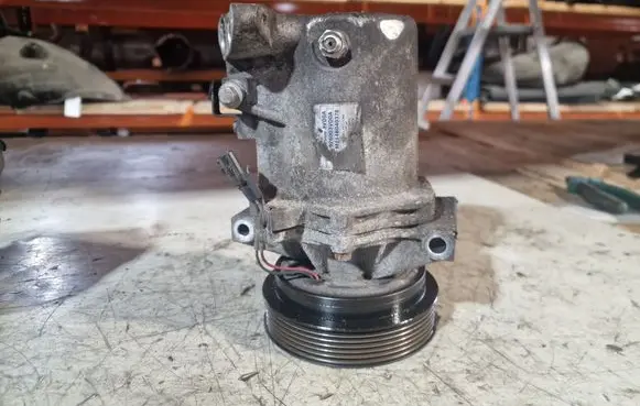 Nissan Juke I F15 Air conditioning (A/C) compressor (pump) 926003VD0A