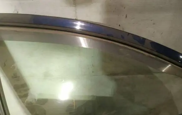 Toyota Yaris Front door window glass four-door AS2