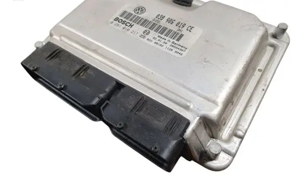 Volkswagen PASSAT B5 Engine control unit/module 038906019CE 28SA4307 0281010217
