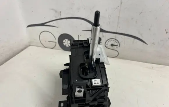 Toyota RAV 4 (XA50) Gear shifter/selector 75M016