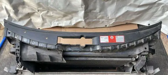 Audi A6 S6 C6 4F Radiator support slam panel bracket 
