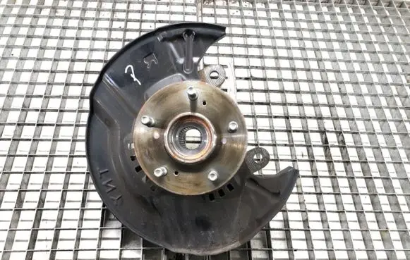 Honda CR-V Front wheel hub spindle knuckle 