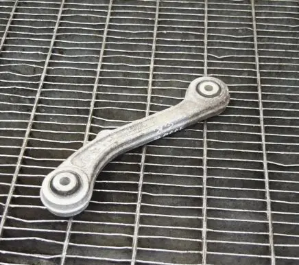 Maserati Ghibli Rear upper control arm/wishbone 670007252