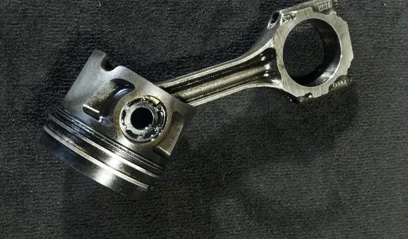 Volvo V70 Piston with connecting rod