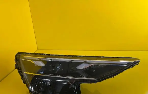 Audi Q8 Headlight/headlamp 4M8941040