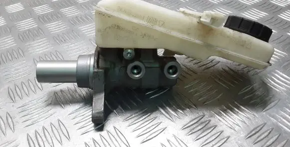 Volvo XC40 Master brake cylinder 32212623