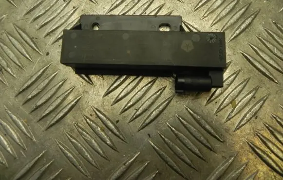 Maserati Ghibli Aerial antenna amplifier 68067753AA U574
