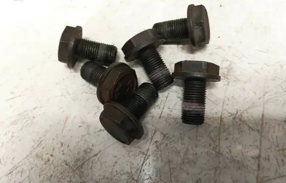 Volkswagen PASSAT B5 Nuts/bolts 