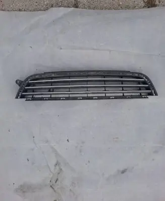 Opel Zafira B Front bumper lower grill 13247306
