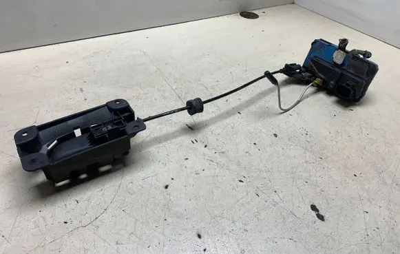 Volvo S80 Front door lock 9203891
