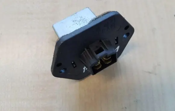 KIA Rio Heater blower motor/fan resistor jb7k09c