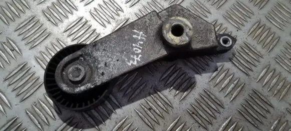 Engine mounting bracket