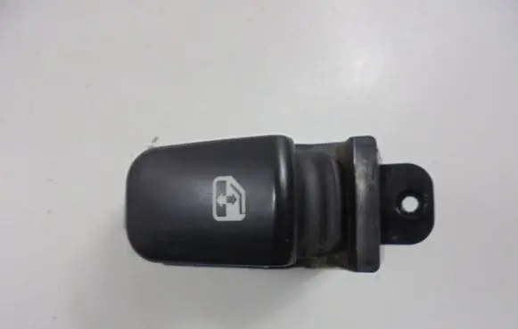 KIA Carens II Electric window control switch