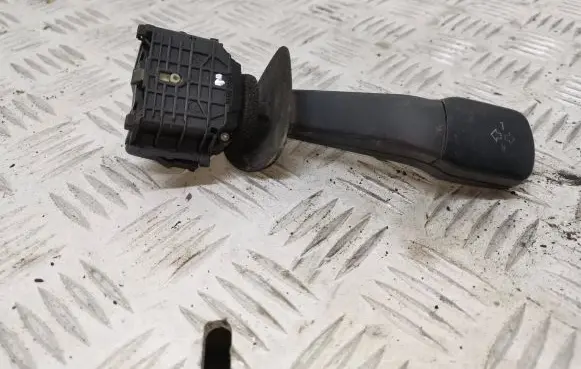 BMW 5 E39 Indicator stalk 8352014 01100400