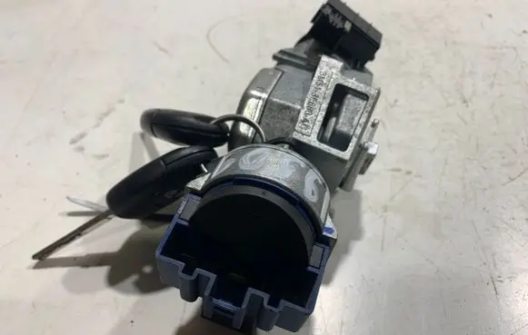 Ford Focus C-MAX Ignition lock 3M513F880AC