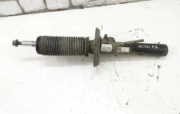 Skoda Octavia Mk2 (1Z) Front shock absorber/damper