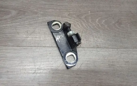 Volvo V70 Front door upper hinge