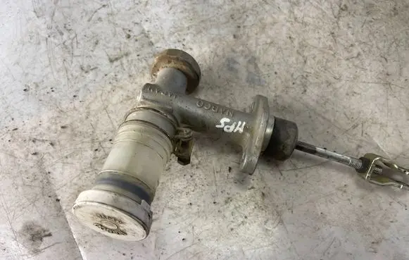 Mitsubishi Pajero Sport I Clutch master cylinder