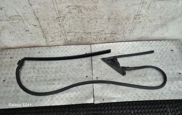 Audi A4 S4 B7 8E 8H Rubber seal front coupe door 8H0837911C 8H0837911