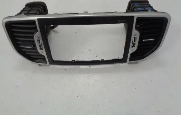 KIA Sportage Radio/GPS head unit trim 