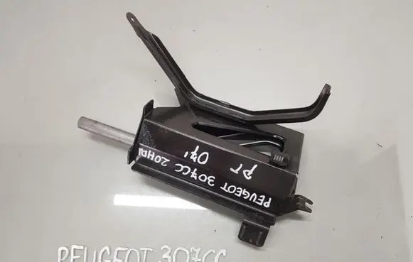 Peugeot 307 CC Radiator mount bracket