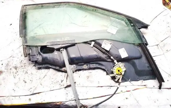 Audi 80 90 S2 B4 Front door window/glass frame 