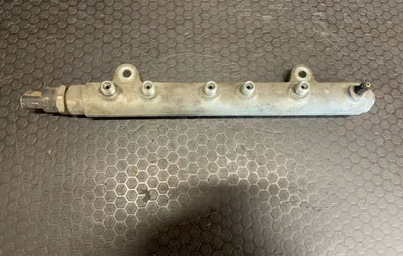 Fuel main line pipe