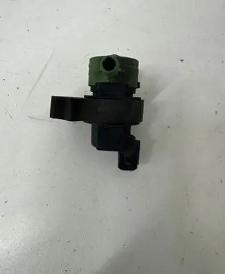 Mercedes-Benz C W203 Valve vacuum 0004703293