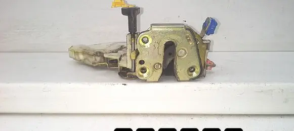 Nissan Almera Tino Front door lock 8055361U66