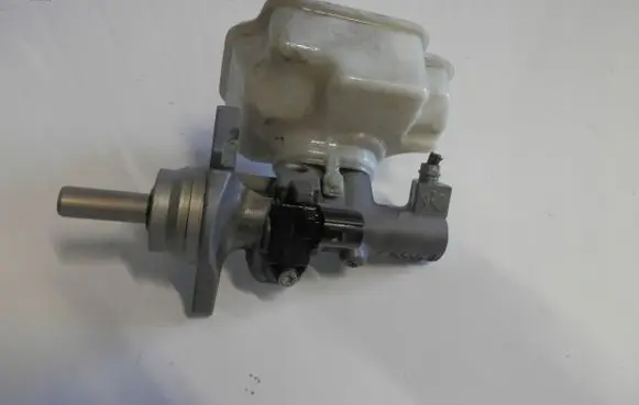 Volkswagen Jetta VI Master brake cylinder 1K1611301E